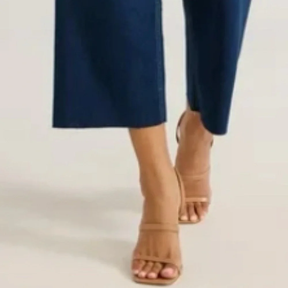 🆕 NWT Sofia Vergara Women’s Margot Blue Wide Leg High Rise Ankle Jeans 12 New! - Picture 6 of 7